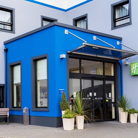 Holiday Inn Express Antrim By Ihg Exterior photo