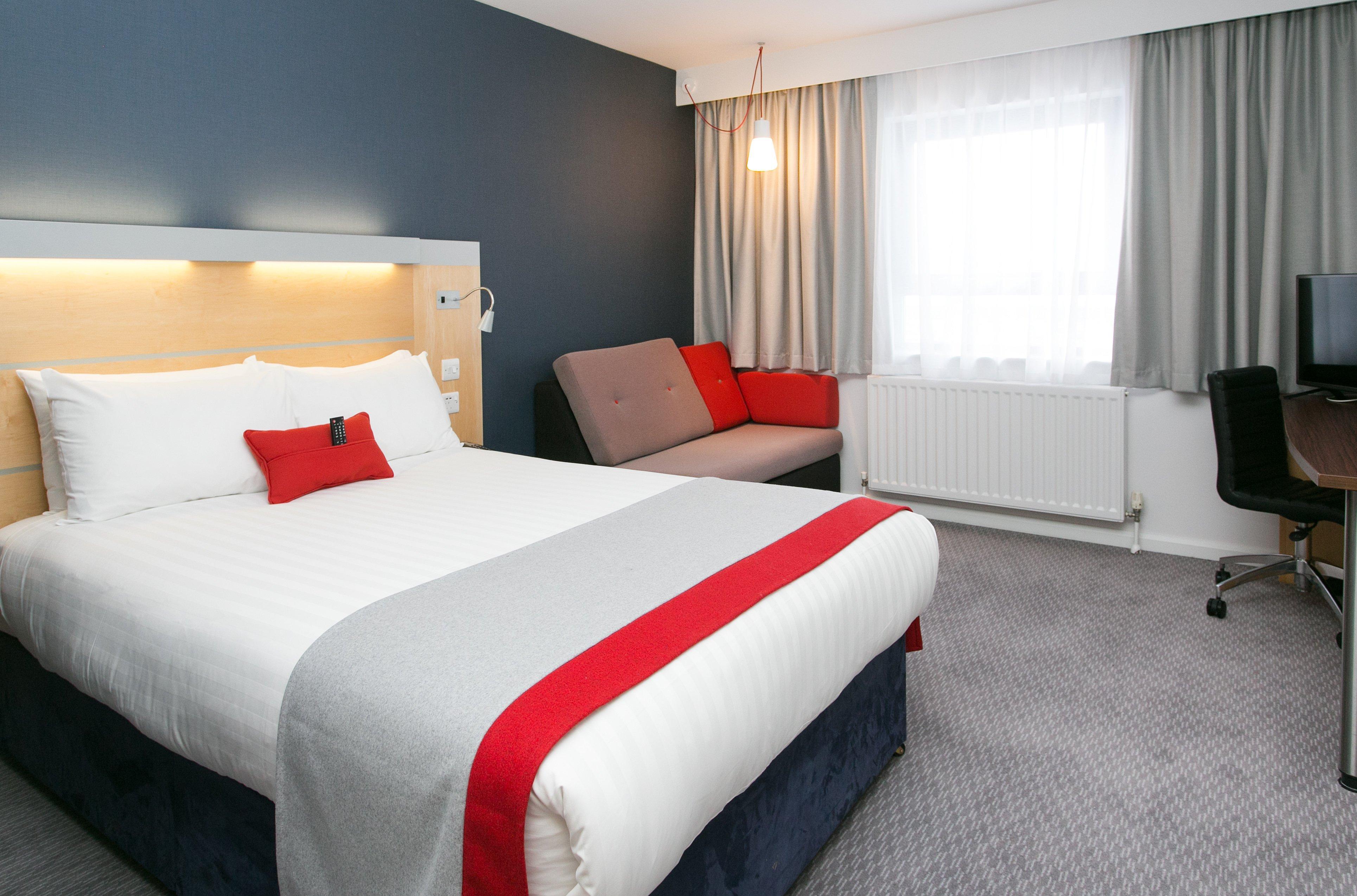 Holiday Inn Express Antrim By Ihg Exterior photo