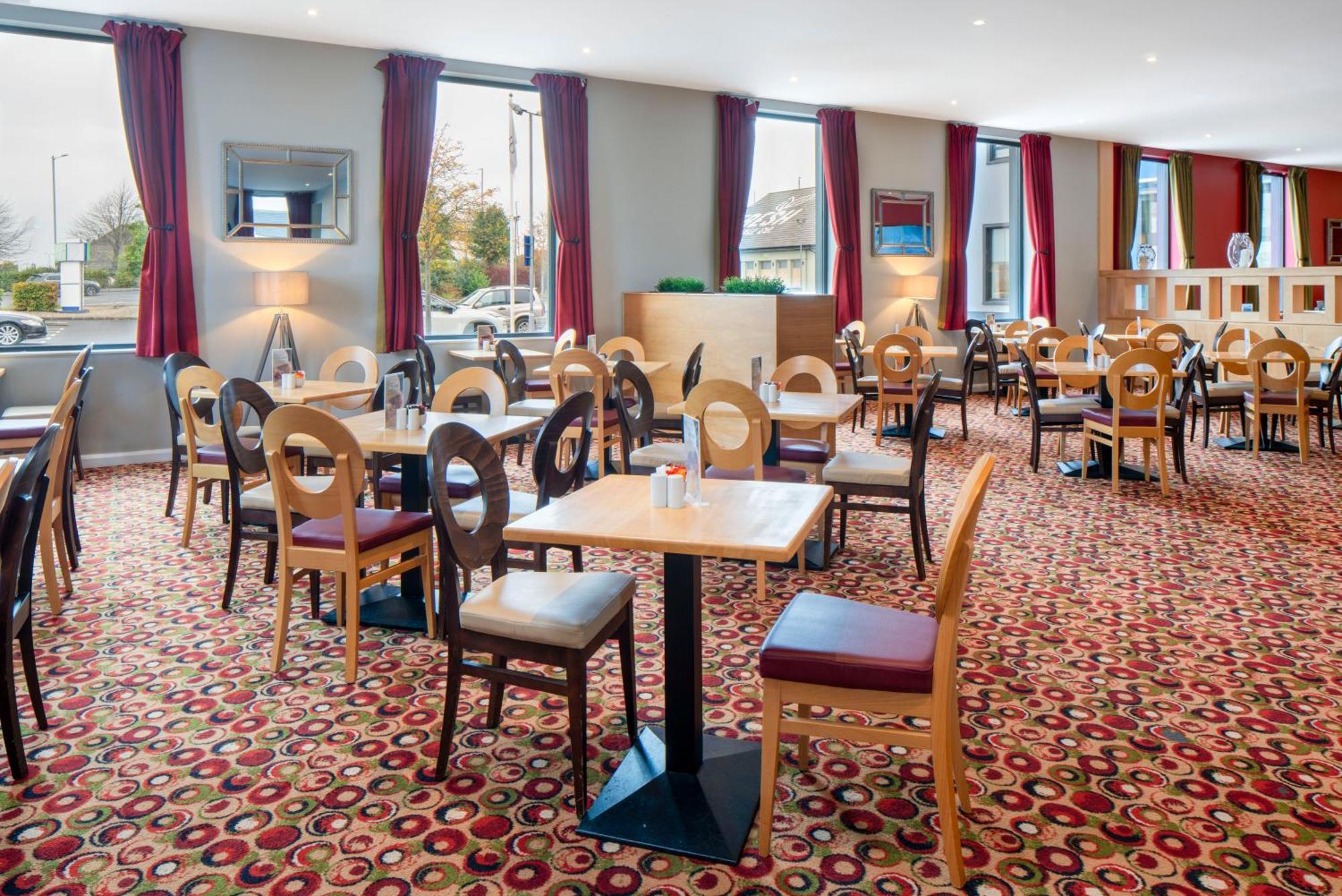 Holiday Inn Express Antrim By Ihg Exterior photo