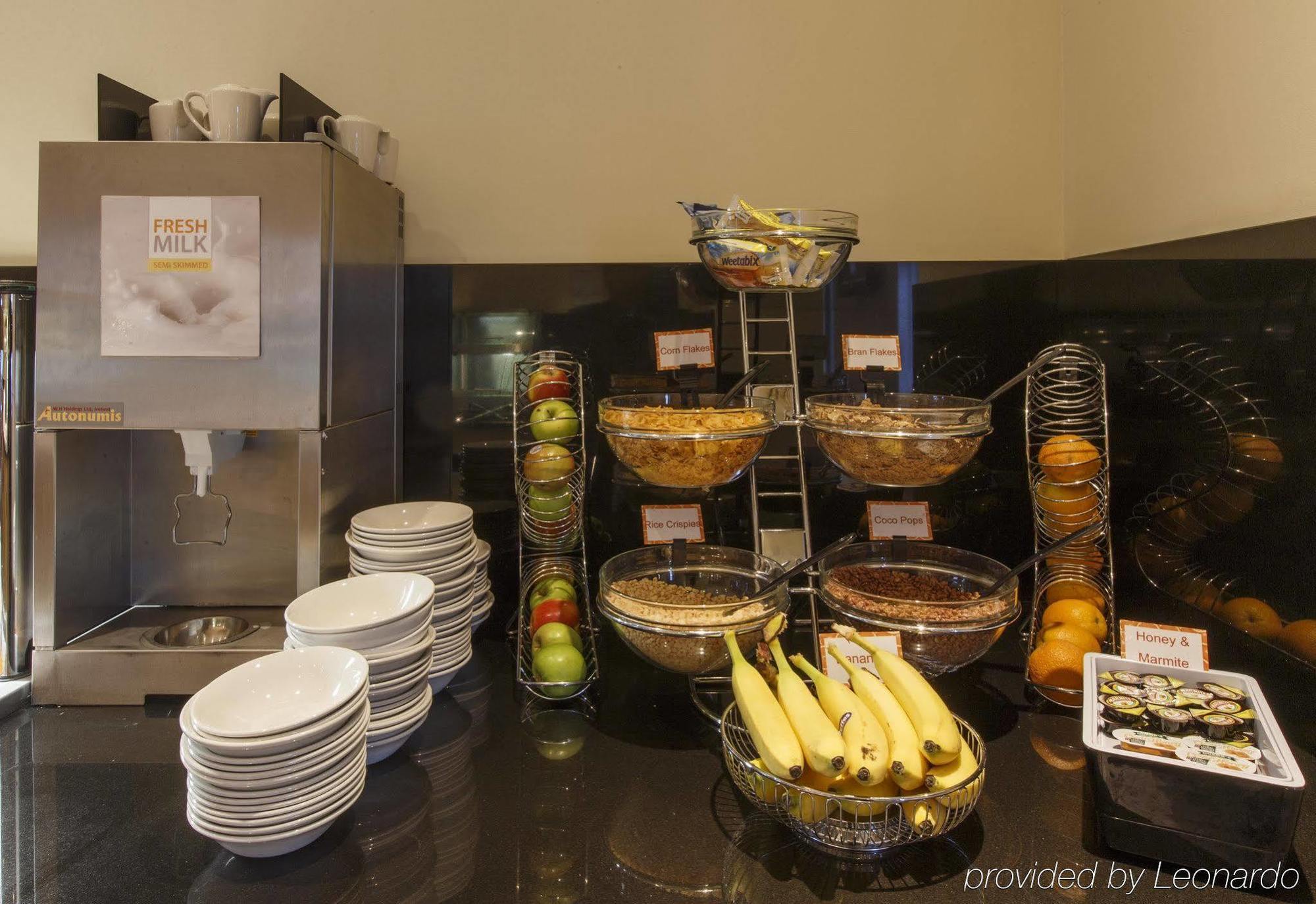 Holiday Inn Express Antrim By Ihg Exterior photo